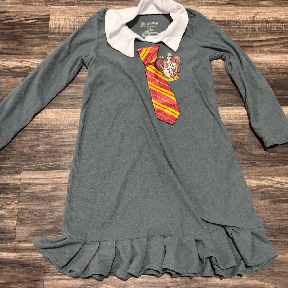 ✨3 for $15✨ Warner Bros. Gray Long-Sleeve Fleece Nightgown with Tie Accent